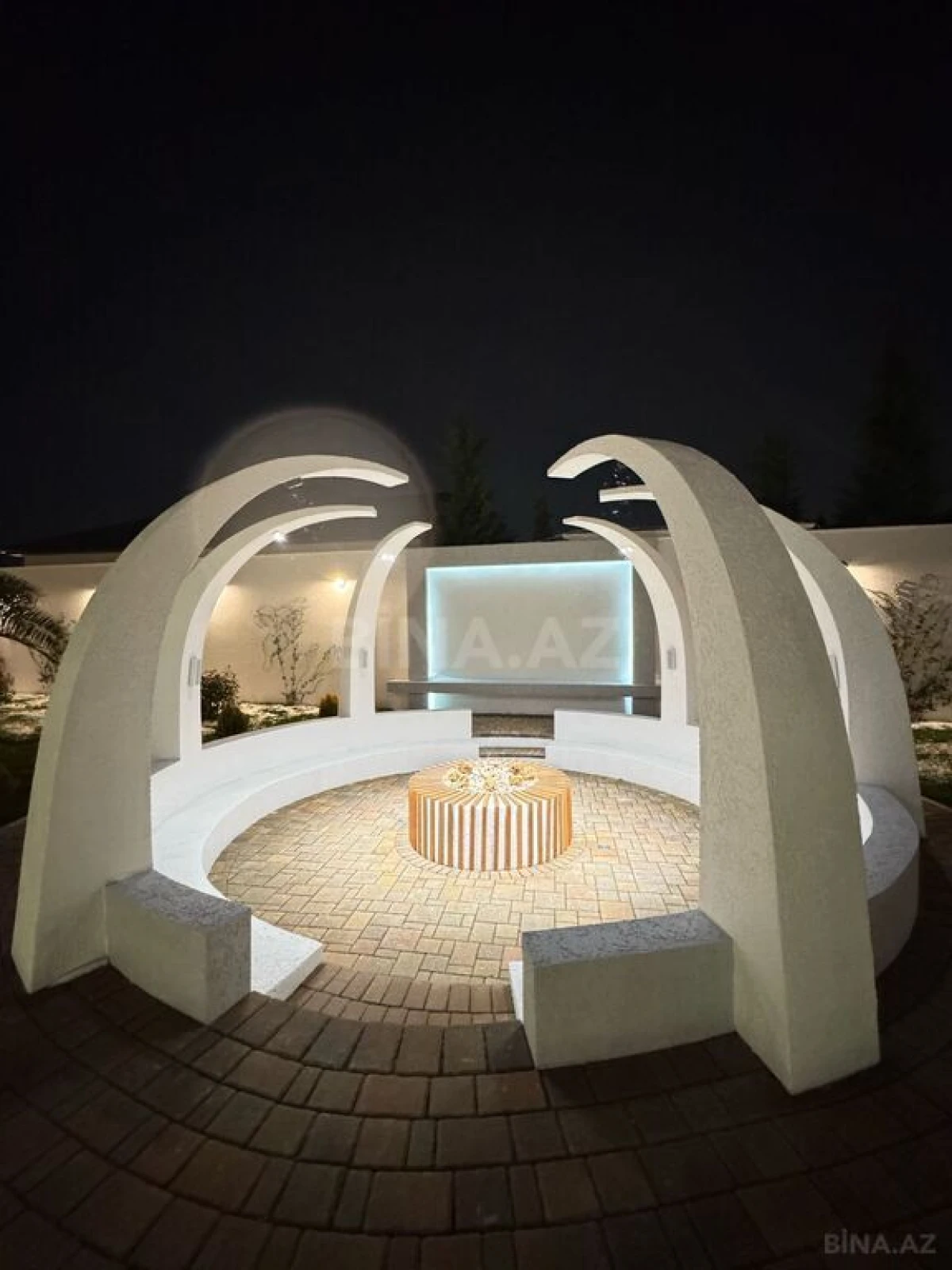 Satılır 7 otaqlı həyət evi 500 m²