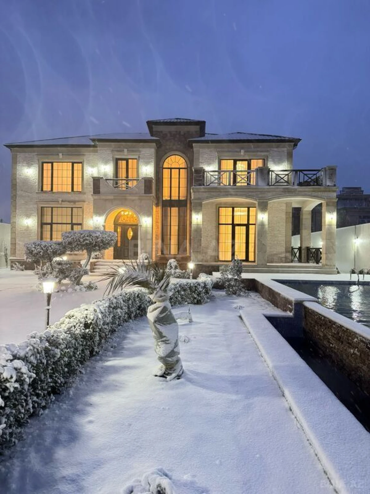 Satılır 6 otaqlı həyət evi 500 m²