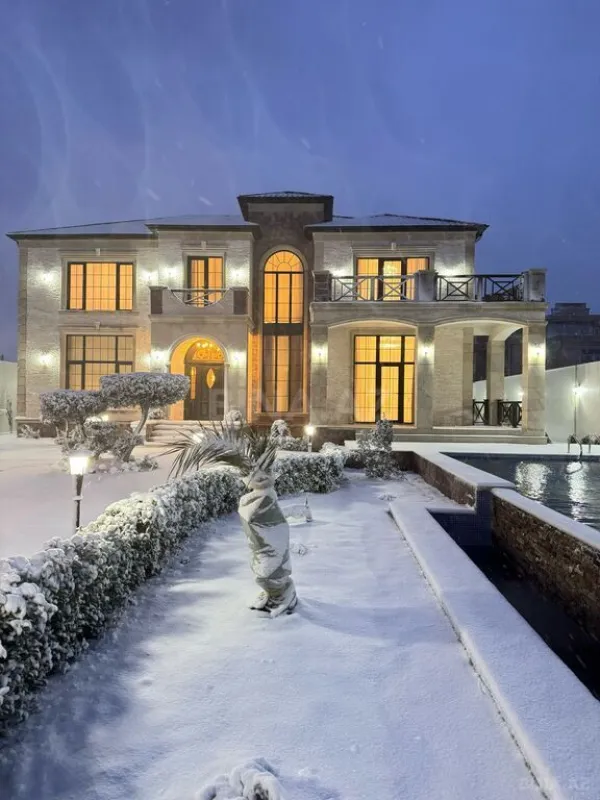 Satılır 6 otaqlı həyət evi 500 m²