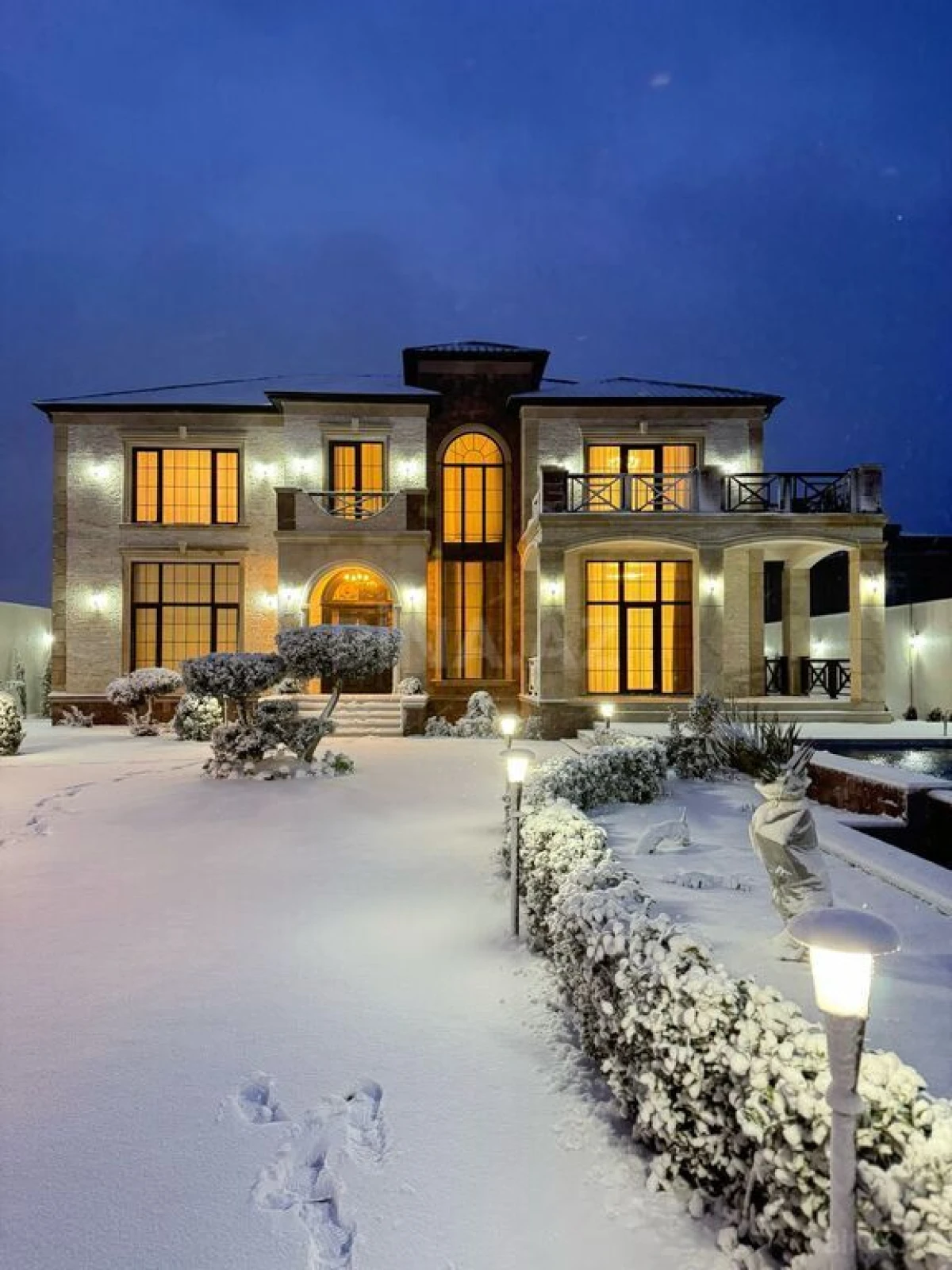 Satılır 6 otaqlı həyət evi 500 m²