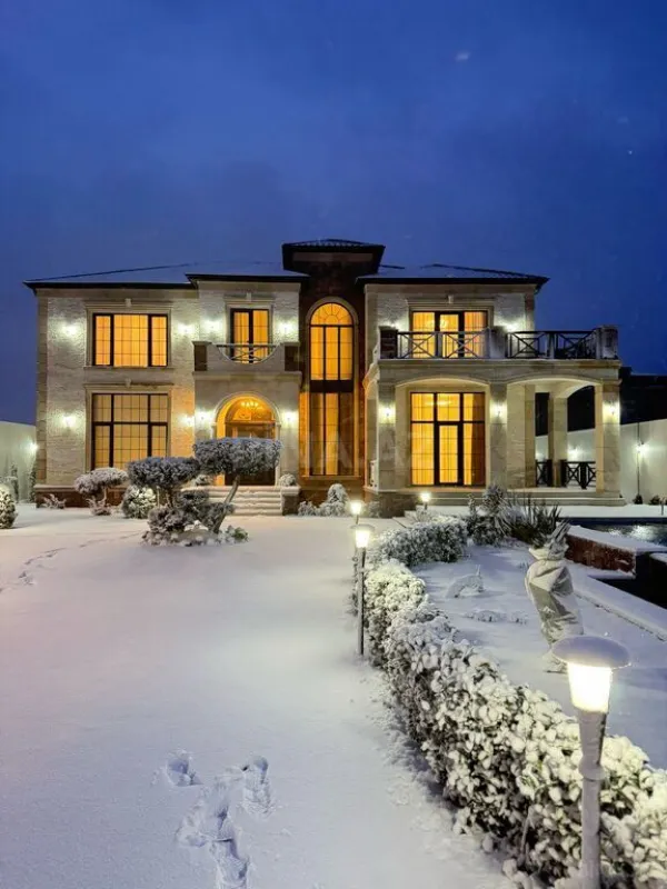 Satılır 6 otaqlı həyət evi 500 m²