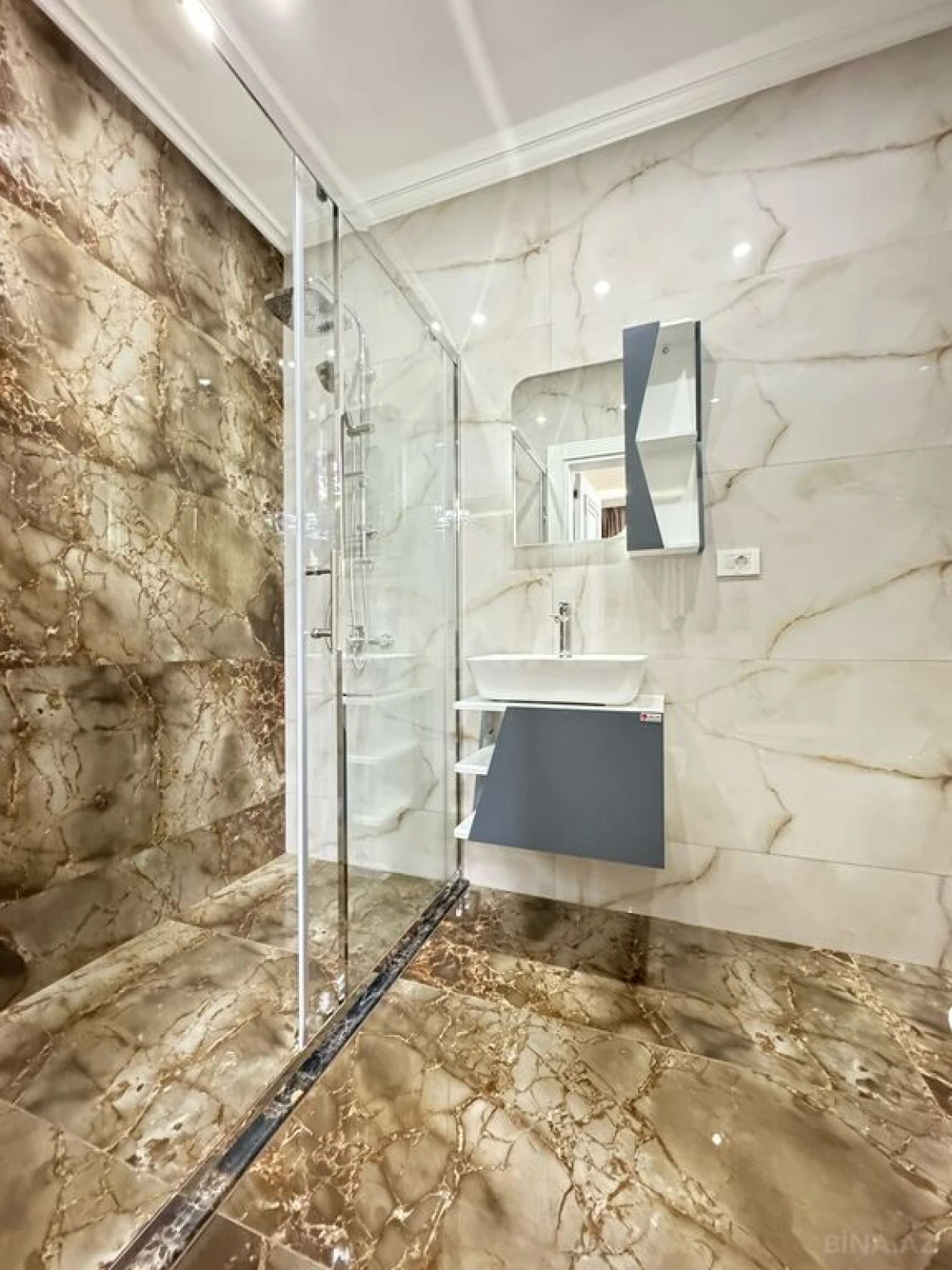 Satılır 6 otaqlı həyət evi 500 m²