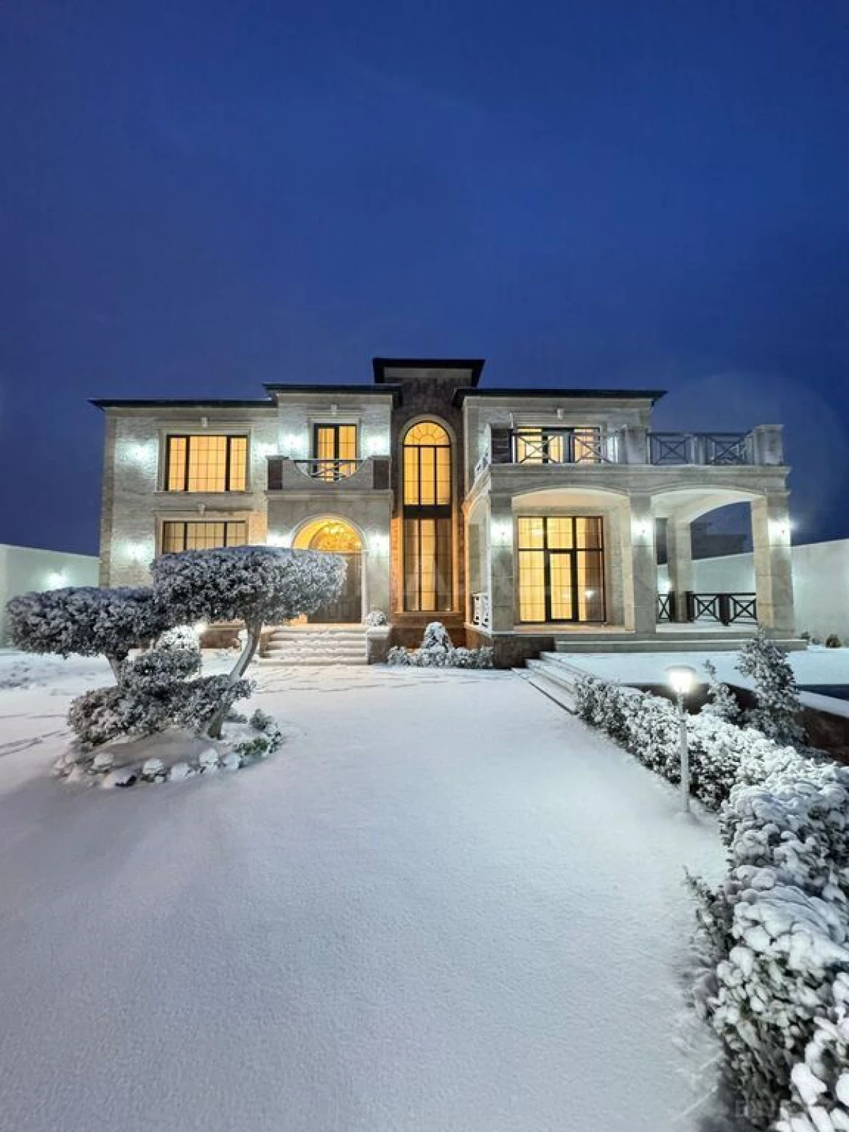 Satılır 6 otaqlı həyət evi 500 m²