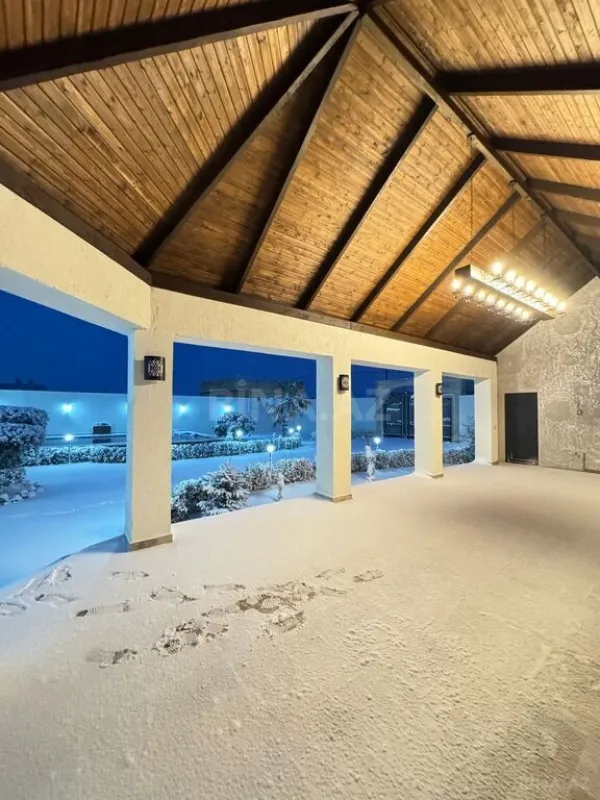 Satılır 6 otaqlı həyət evi 500 m²