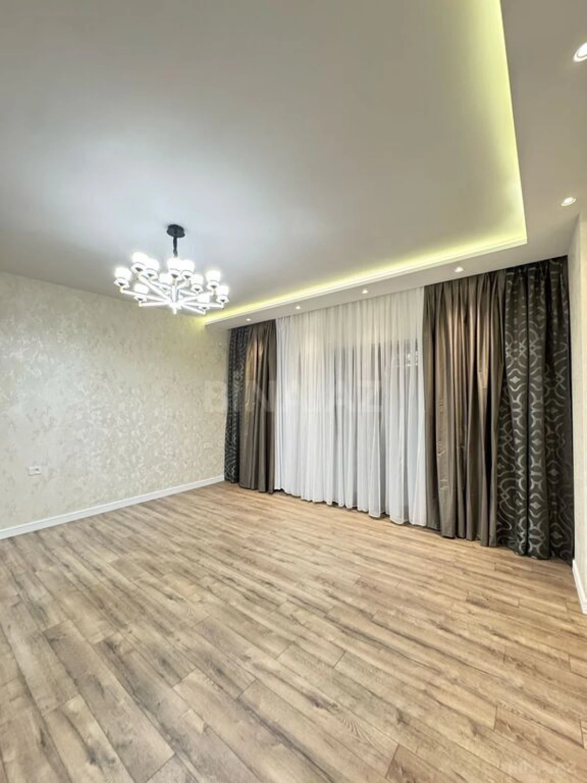 Satılır 6 otaqlı həyət evi 500 m²