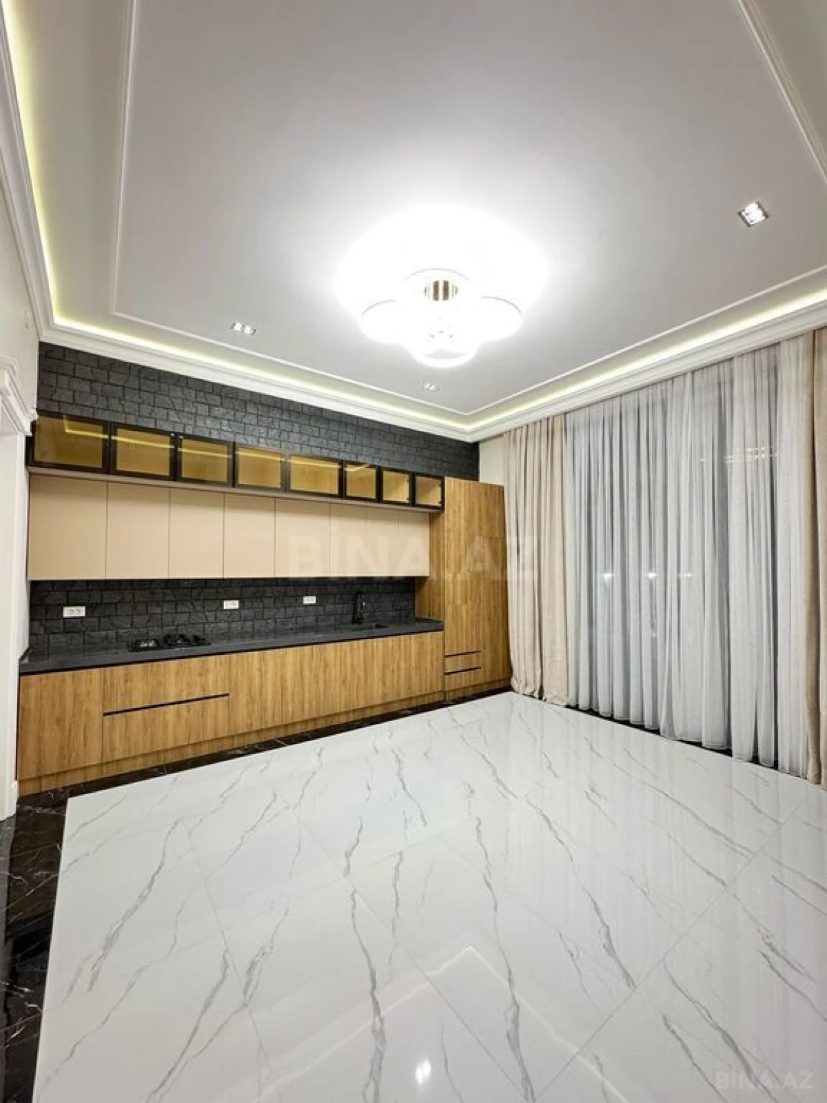Satılır 6 otaqlı həyət evi 500 m²