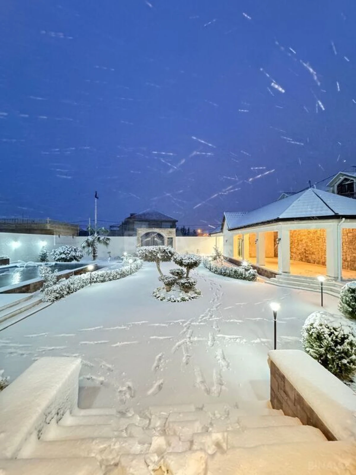 Satılır 6 otaqlı həyət evi 500 m²