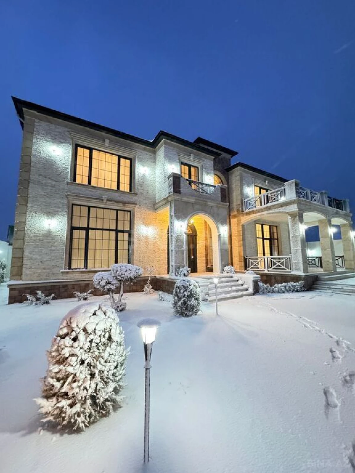 Satılır 6 otaqlı həyət evi 500 m²