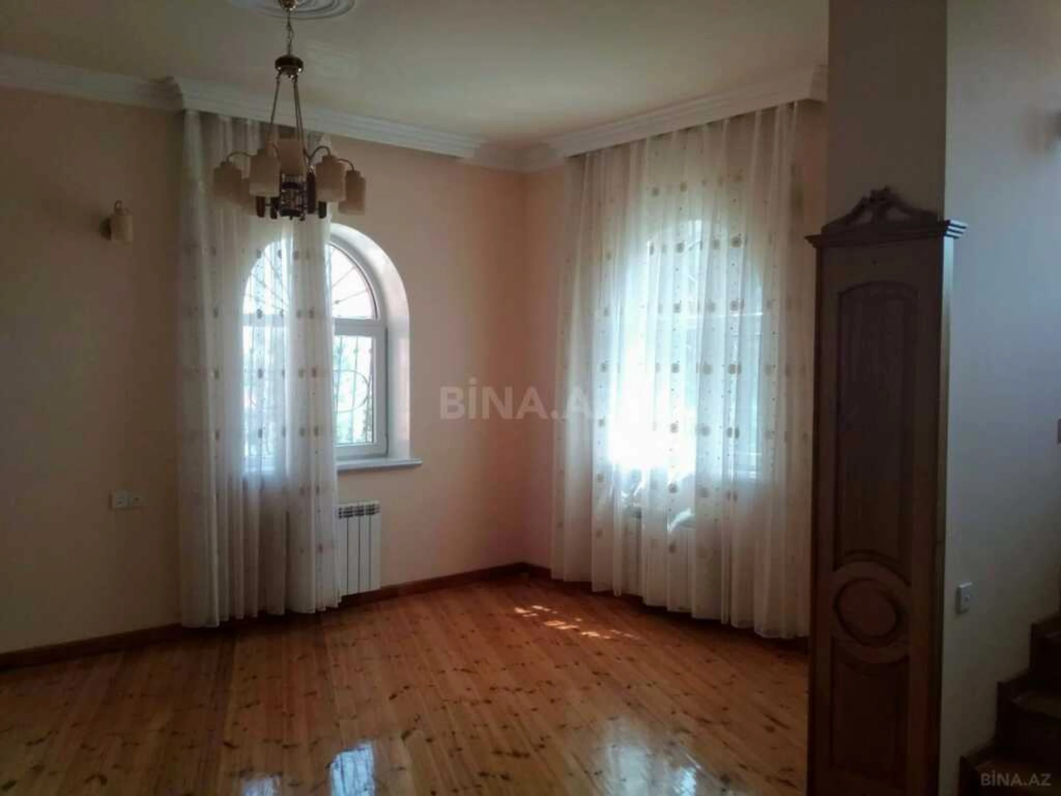 Satılır 7 otaqlı həyət evi 300 m²