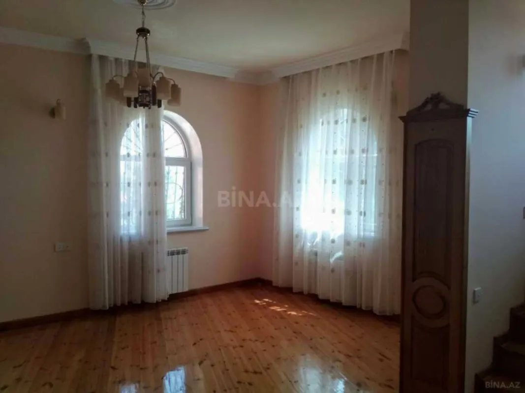 Satılır 7 otaqlı həyət evi 300 m²