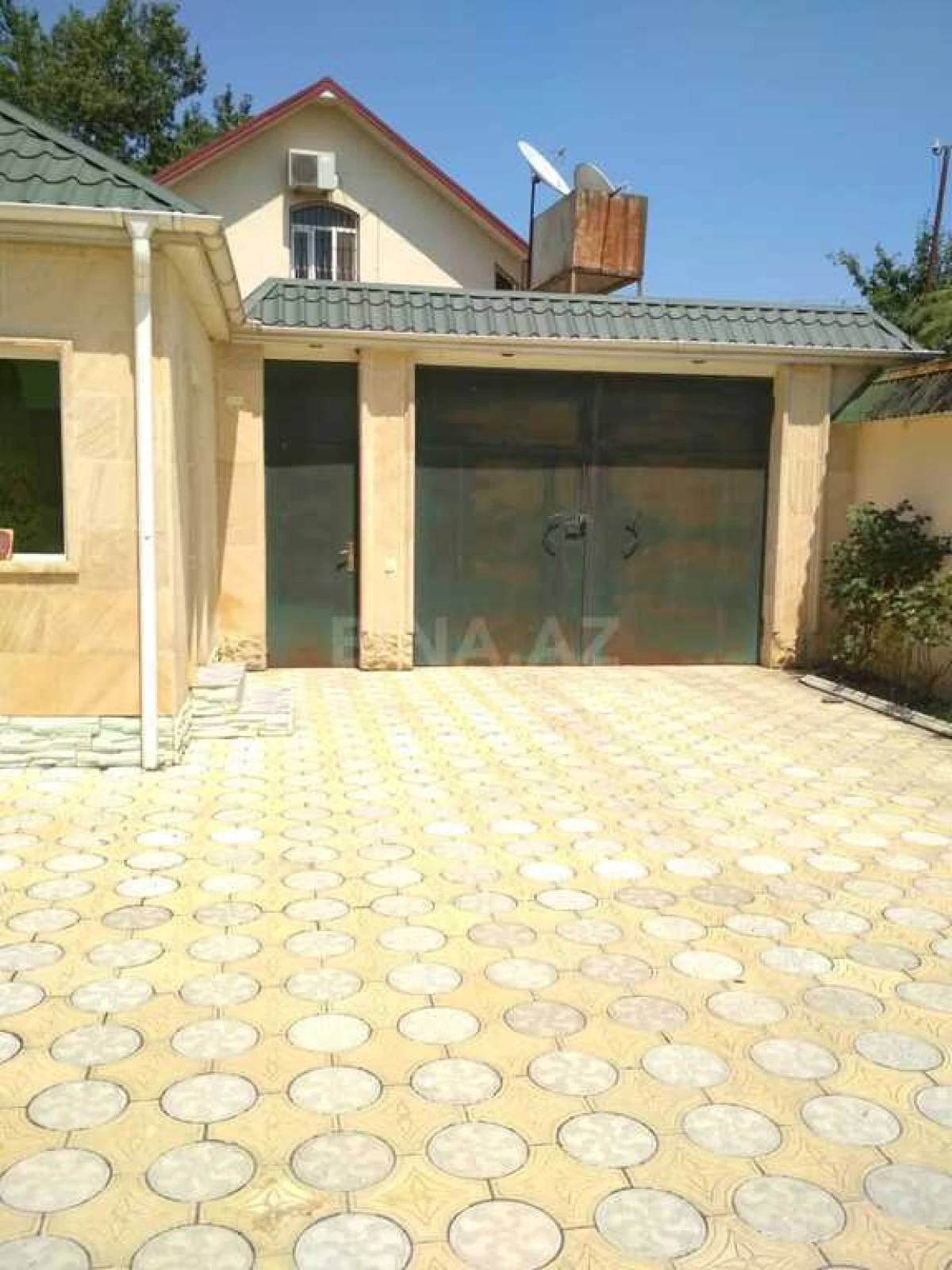 Satılır 7 otaqlı həyət evi 300 m²