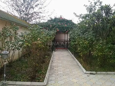 Satılır 7 otaqlı həyət evi 300 m²