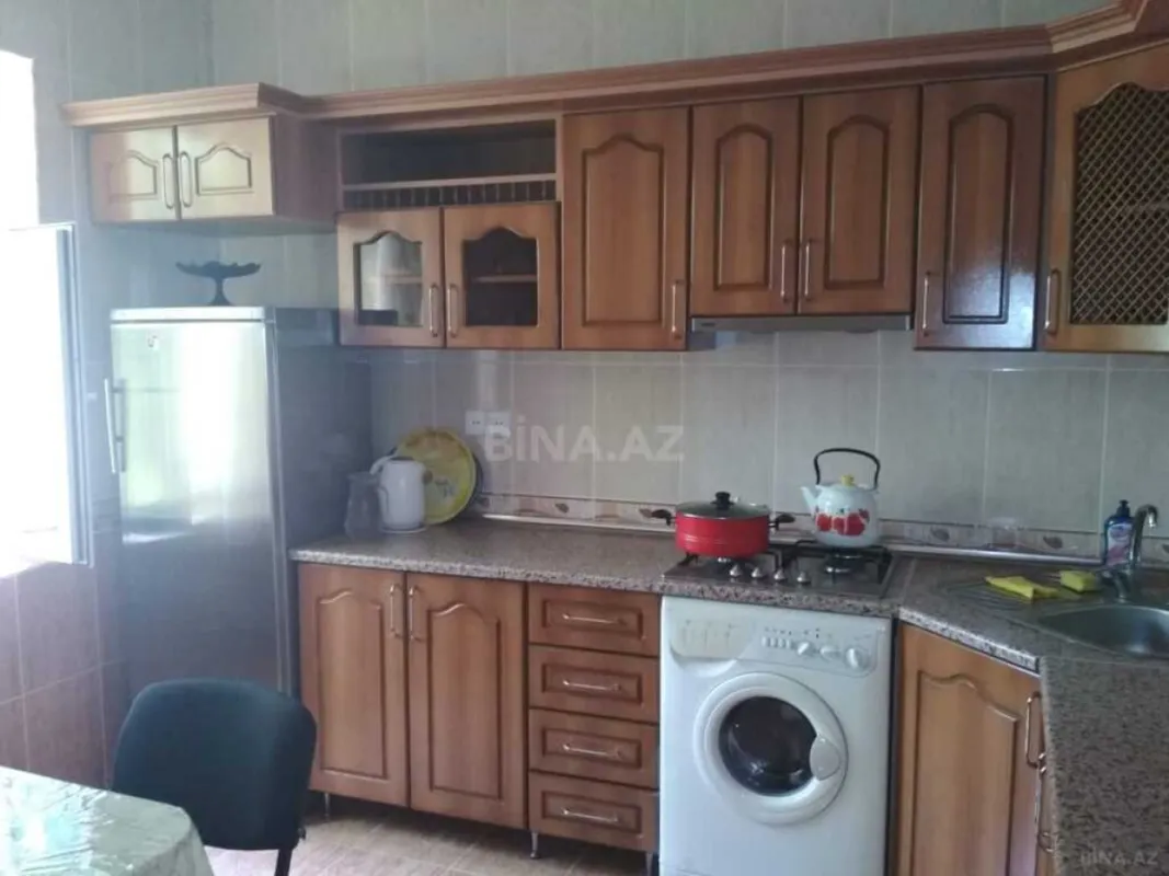Satılır 7 otaqlı həyət evi 300 m²