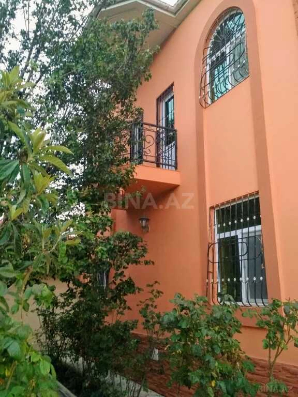 Satılır 7 otaqlı həyət evi 300 m²