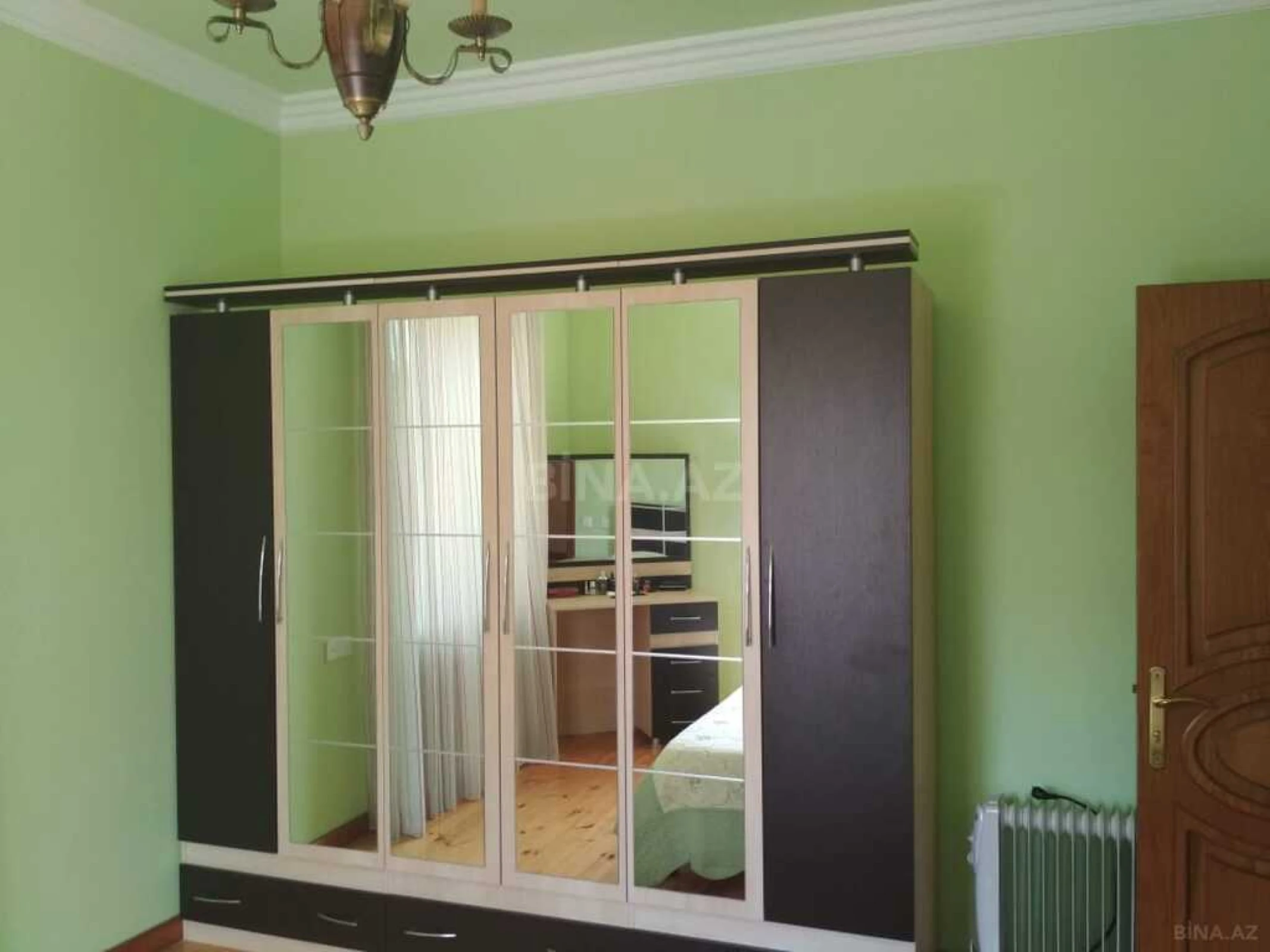 Satılır 7 otaqlı həyət evi 300 m²