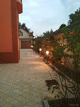 Satılır 7 otaqlı həyət evi 300 m²