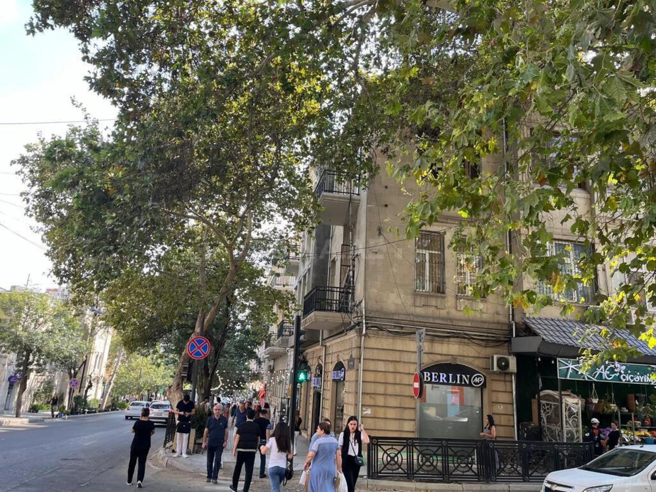 Satılır 4 otaqlı mənzil 175 m²