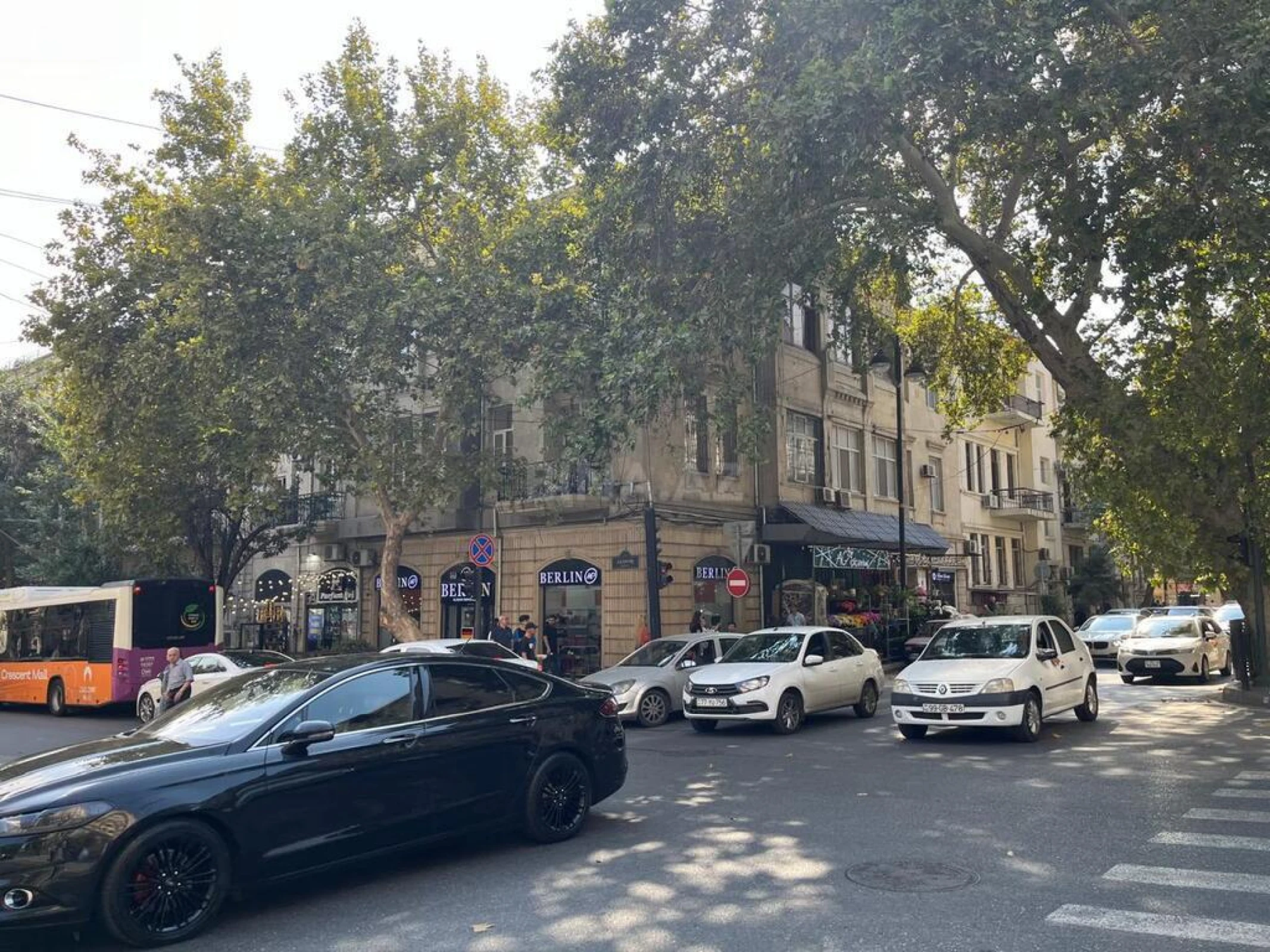 Satılır 4 otaqlı mənzil 175 m²