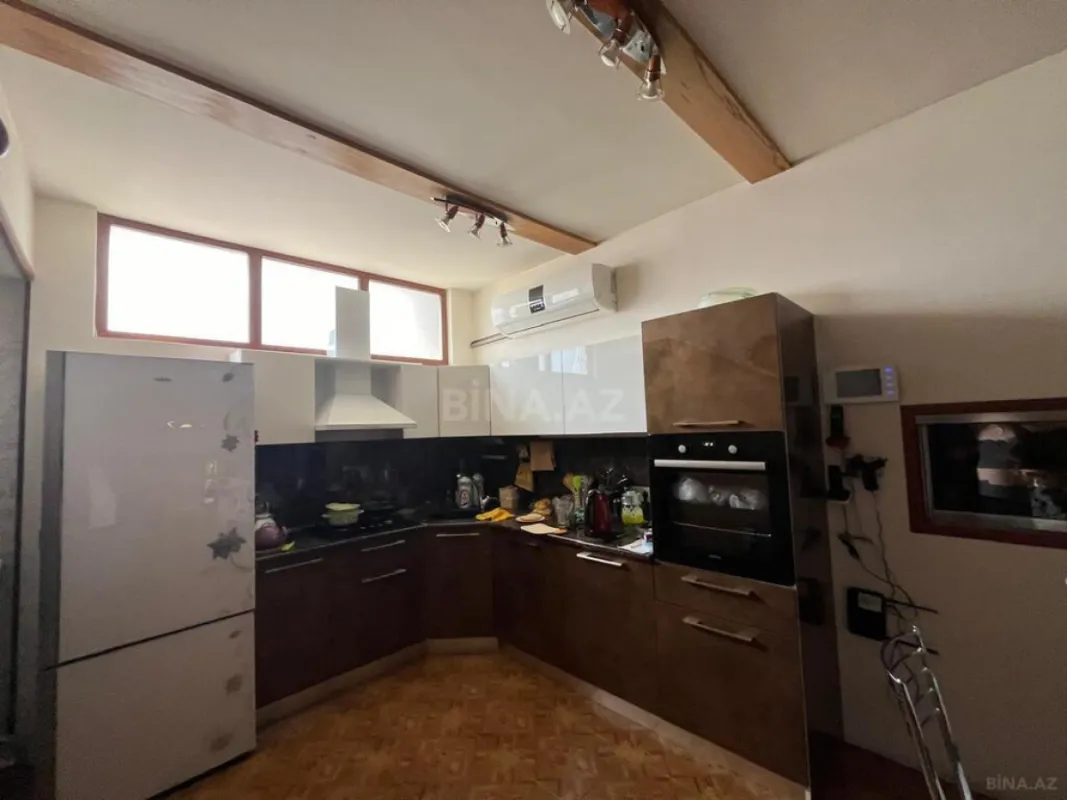 Satılır 4 otaqlı mənzil 175 m²