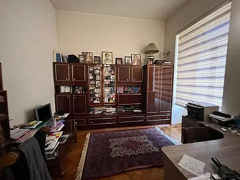 Satılır 4 otaqlı mənzil 175 m²
