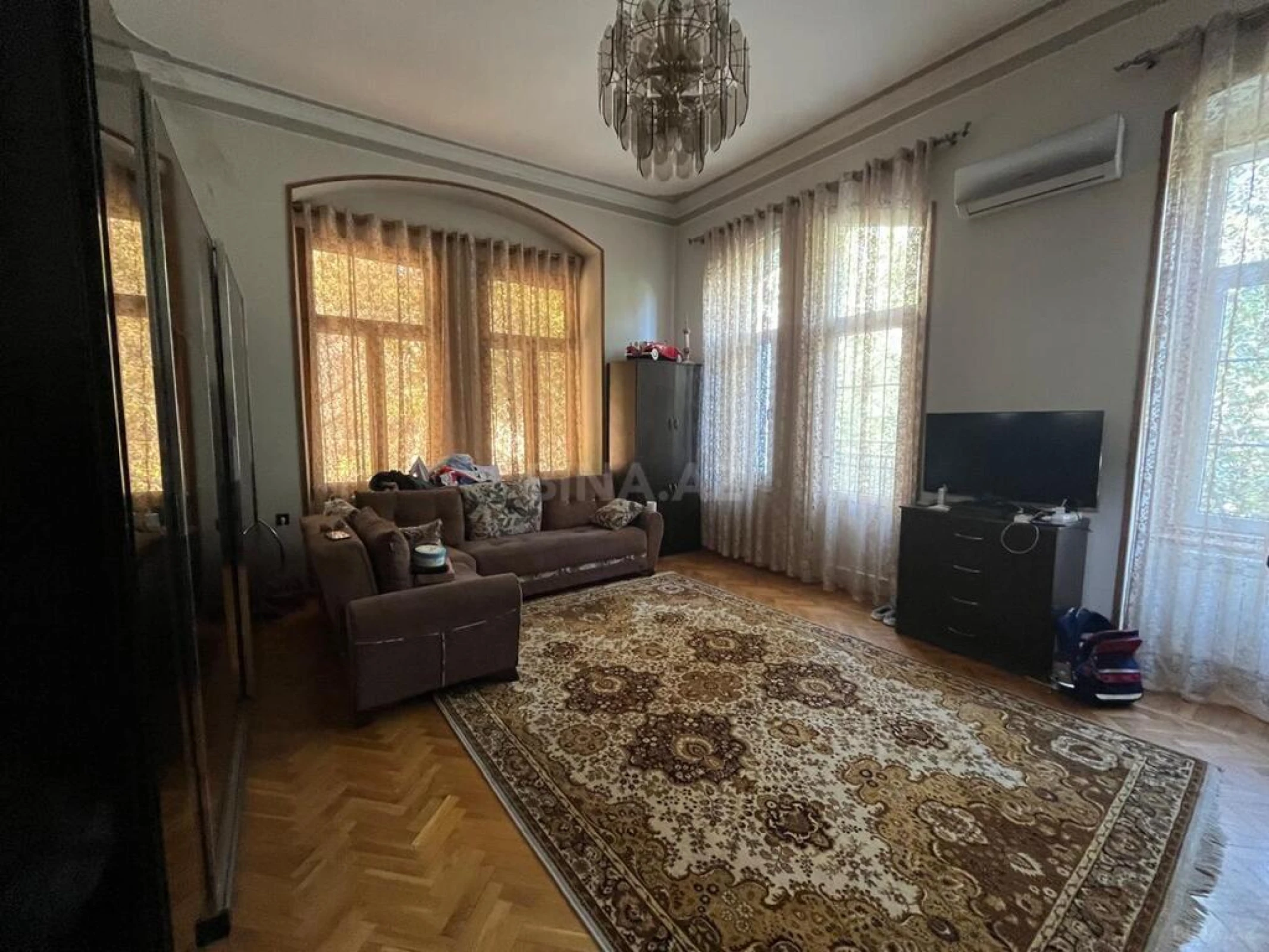 Satılır 4 otaqlı mənzil 175 m²
