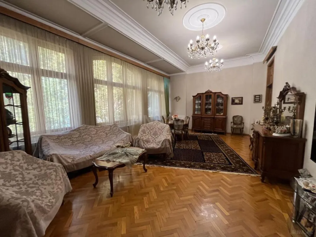 Satılır 4 otaqlı mənzil 175 m²