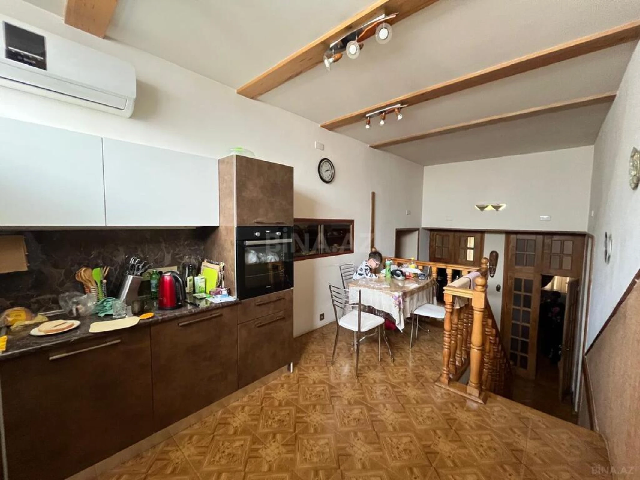 Satılır 4 otaqlı mənzil 175 m²