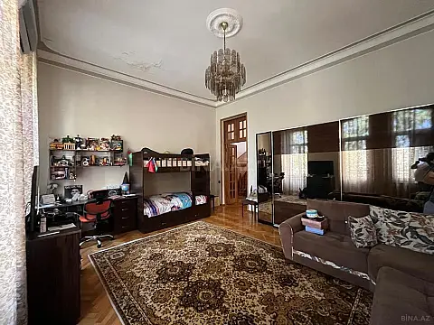 Satılır 4 otaqlı mənzil 175 m²