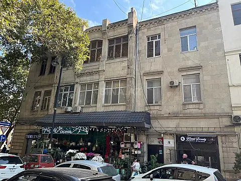 Satılır 4 otaqlı mənzil 175 m² — Bakı, İnşaatçılar 4 otaq 175.00 m²