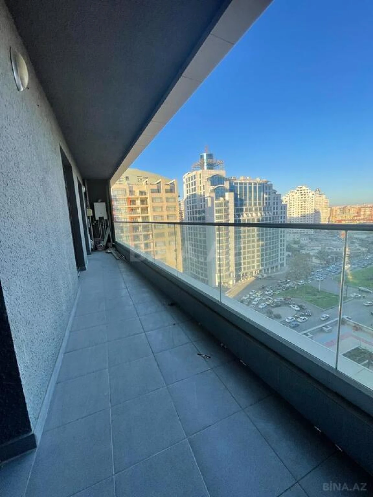 Kirayə verilir 2 otaqlı mənzil 107 m²