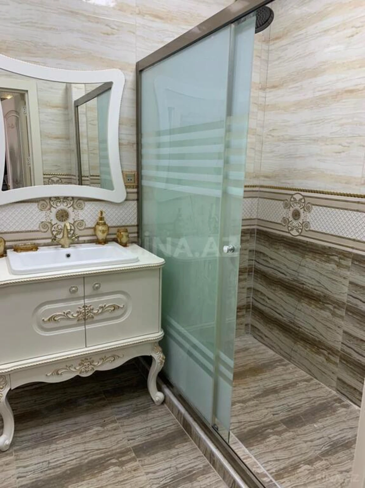 Kirayə verilir 2 otaqlı mənzil 107 m²