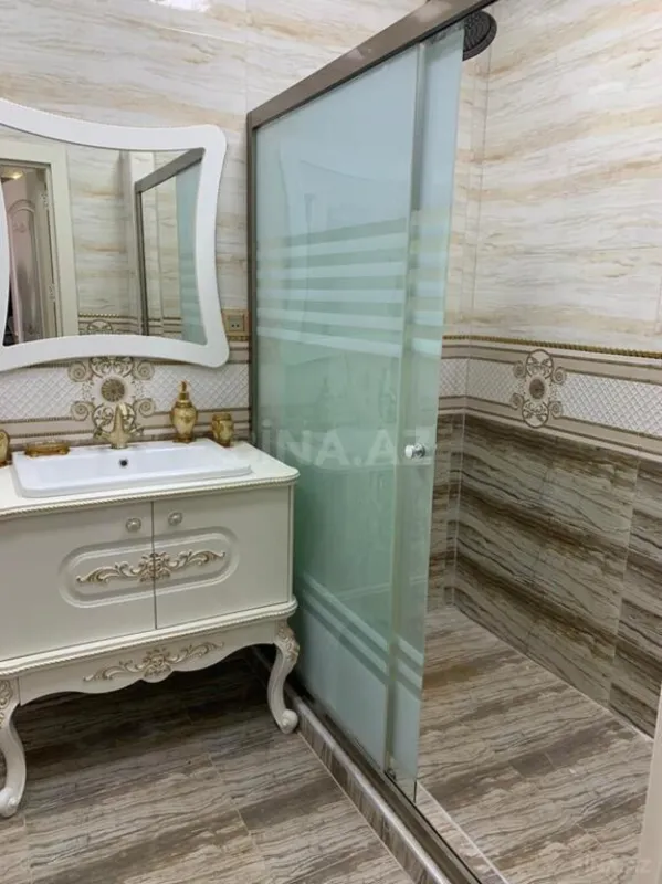 Kirayə verilir 2 otaqlı mənzil 107 m²