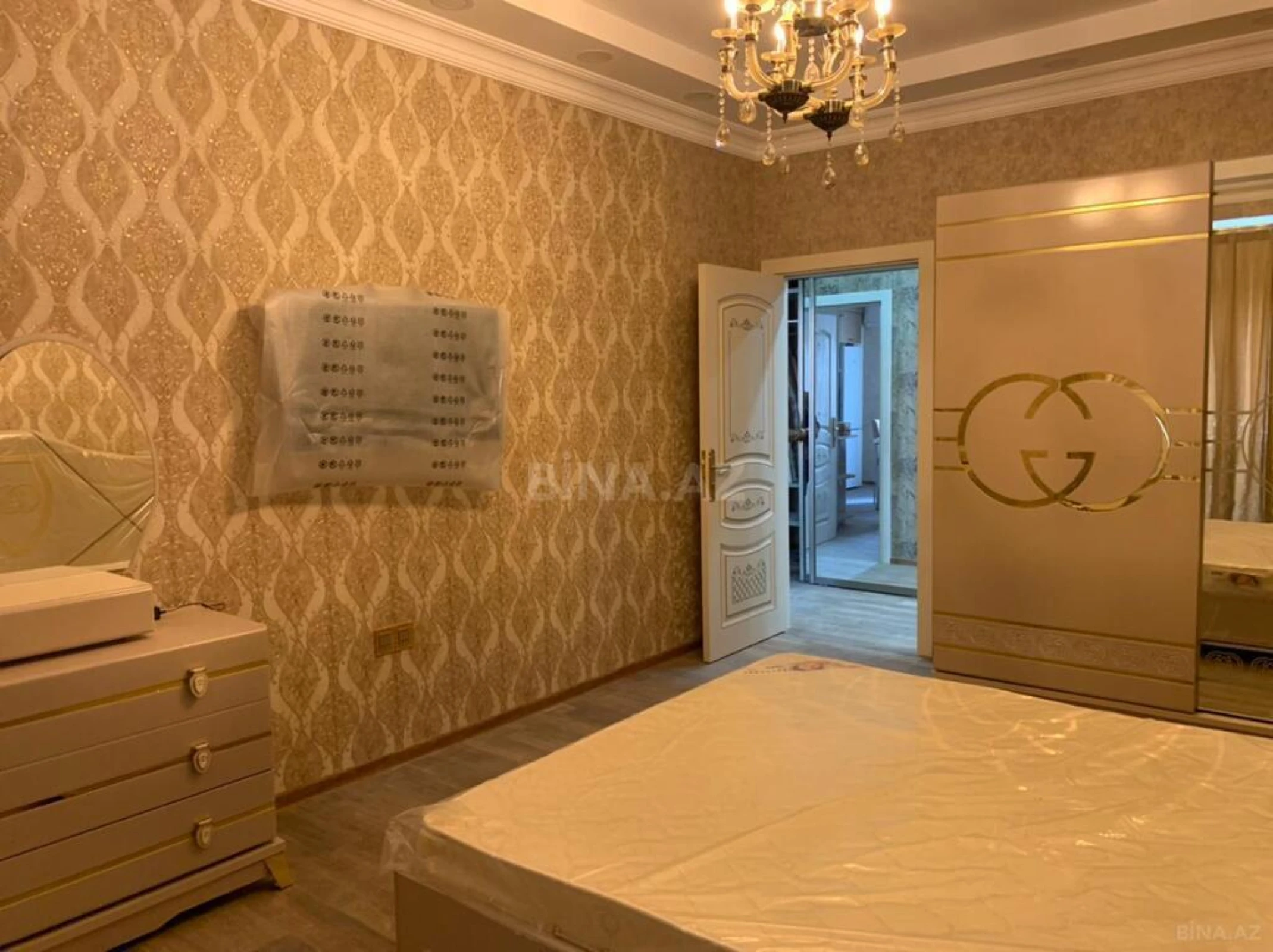 Kirayə verilir 2 otaqlı mənzil 107 m²
