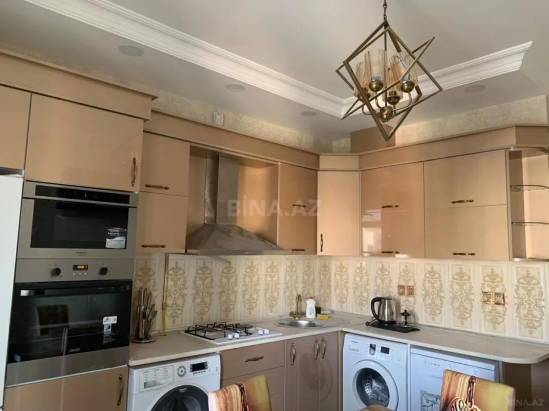 Kirayə verilir 2 otaqlı mənzil 107 m²