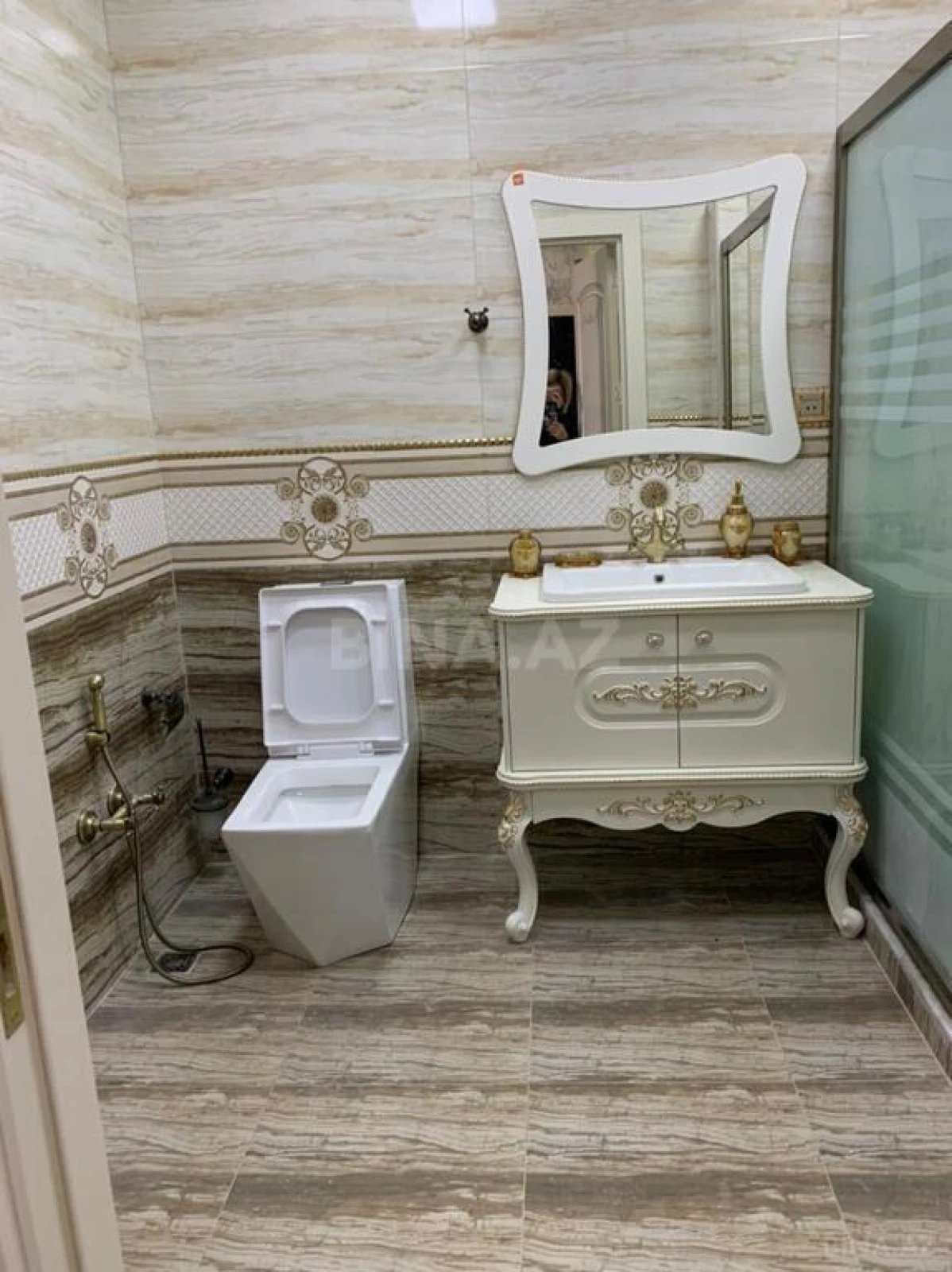 Kirayə verilir 2 otaqlı mənzil 107 m²