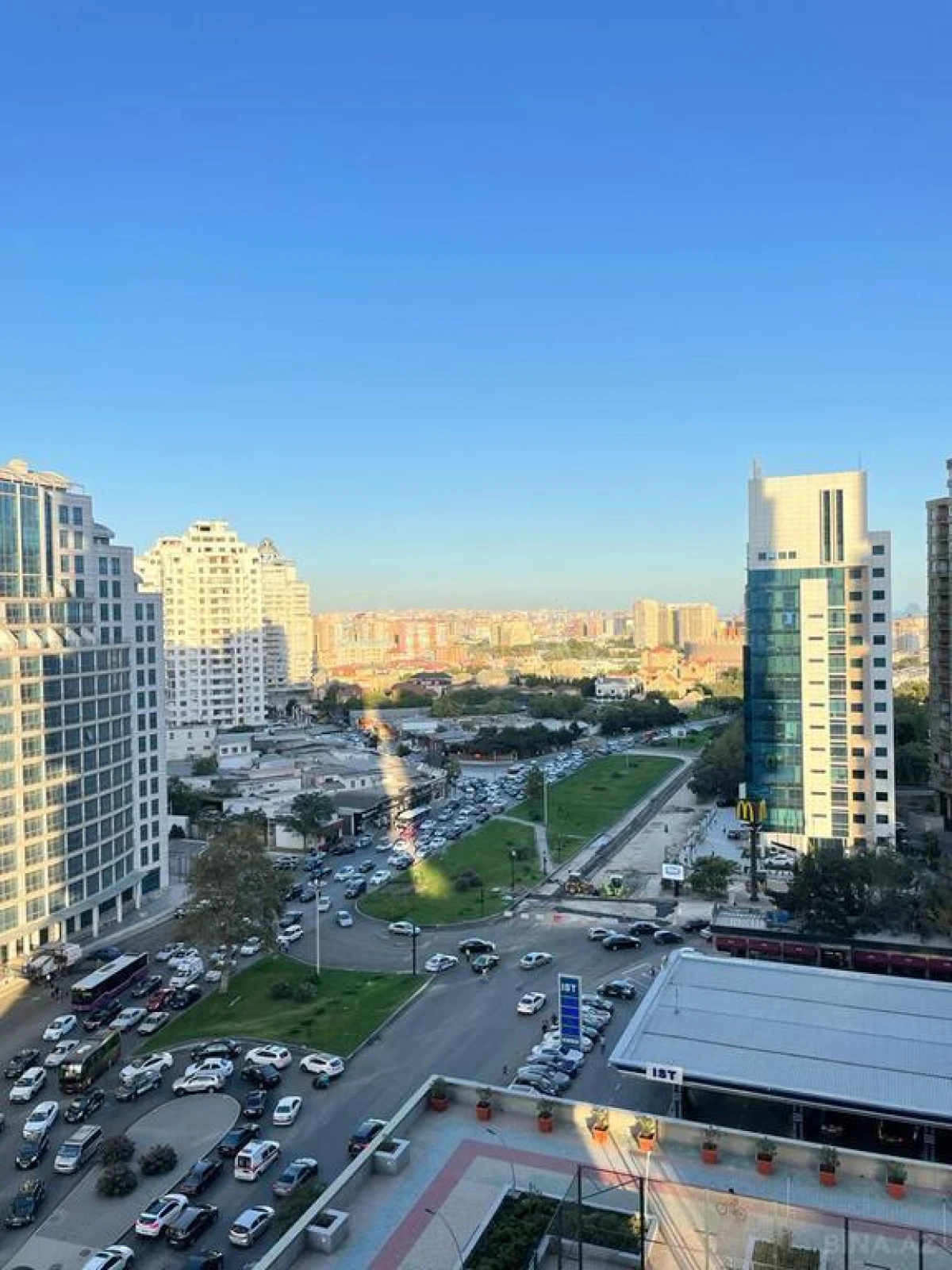 Kirayə verilir 2 otaqlı mənzil 107 m²