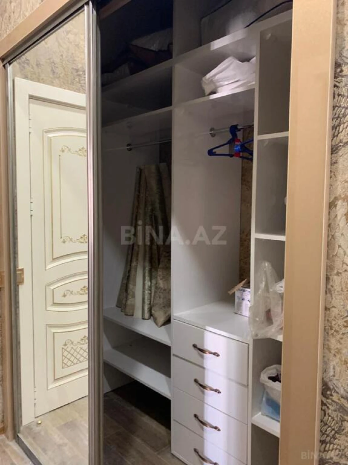 Kirayə verilir 2 otaqlı mənzil 107 m²