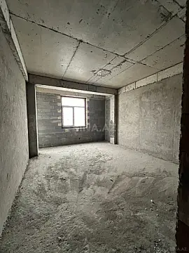 Satılır 4 otaqlı mənzil 174 m²