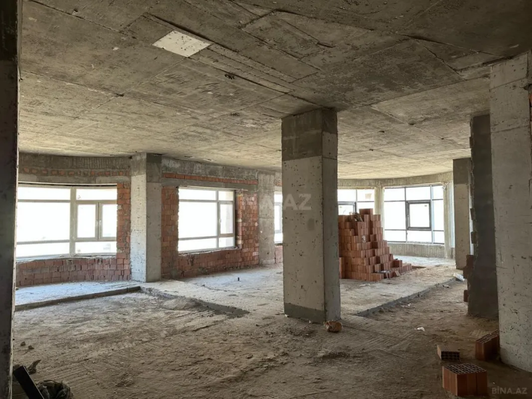 Satılır 5 otaqlı mənzil 210 m²