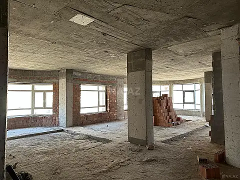 Satılır 5 otaqlı mənzil 210 m²