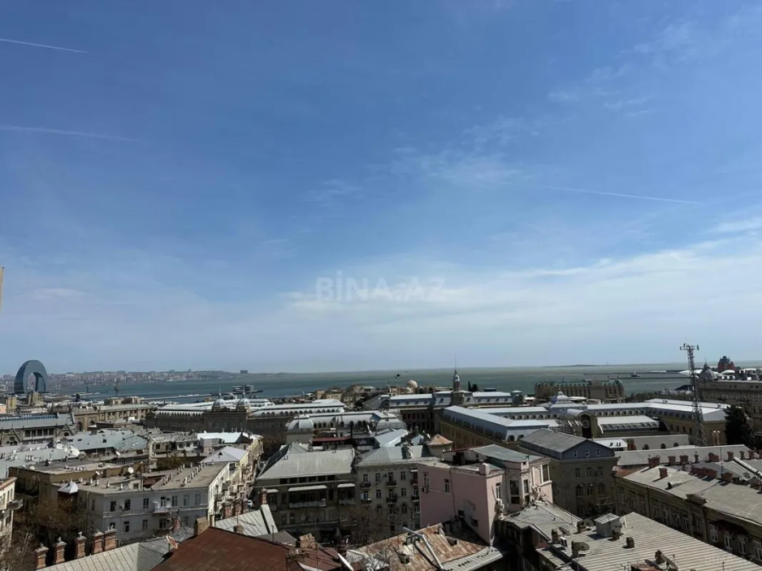 Satılır 5 otaqlı mənzil 210 m²