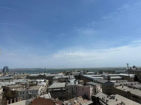 Satılır 5 otaqlı mənzil 210 m²