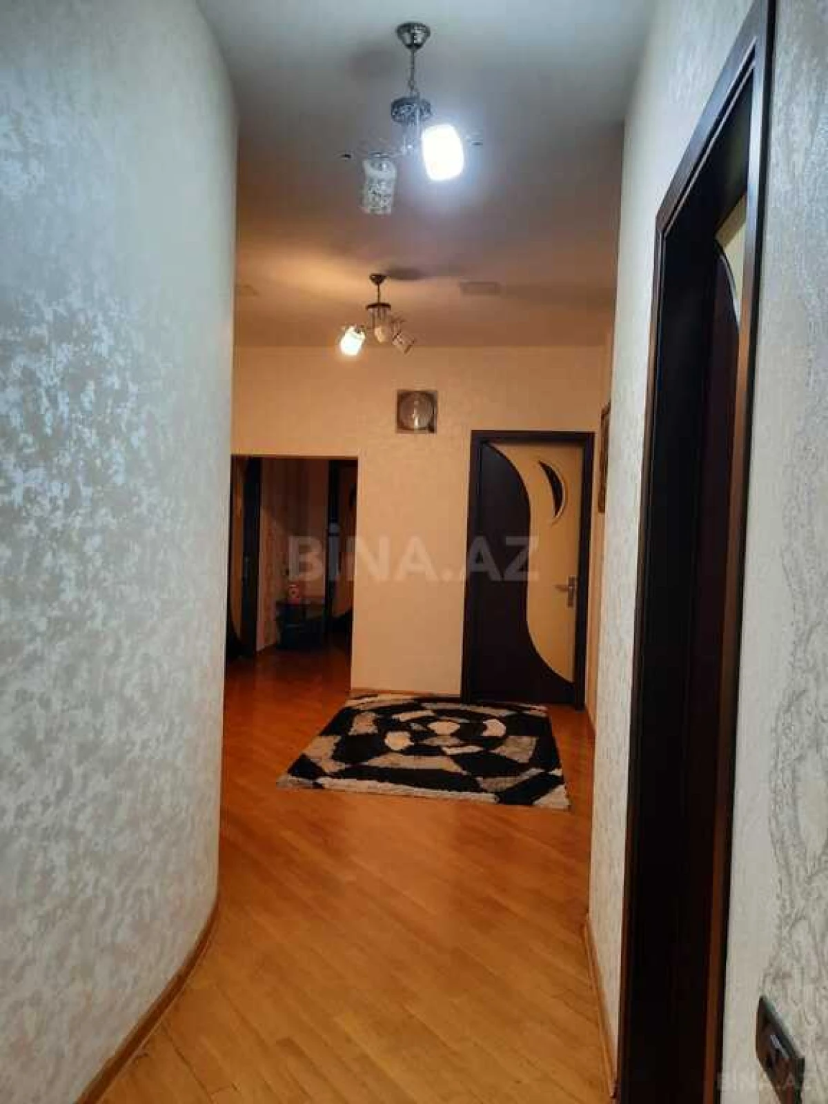 Satılır 4 otaqlı mənzil 171 m²