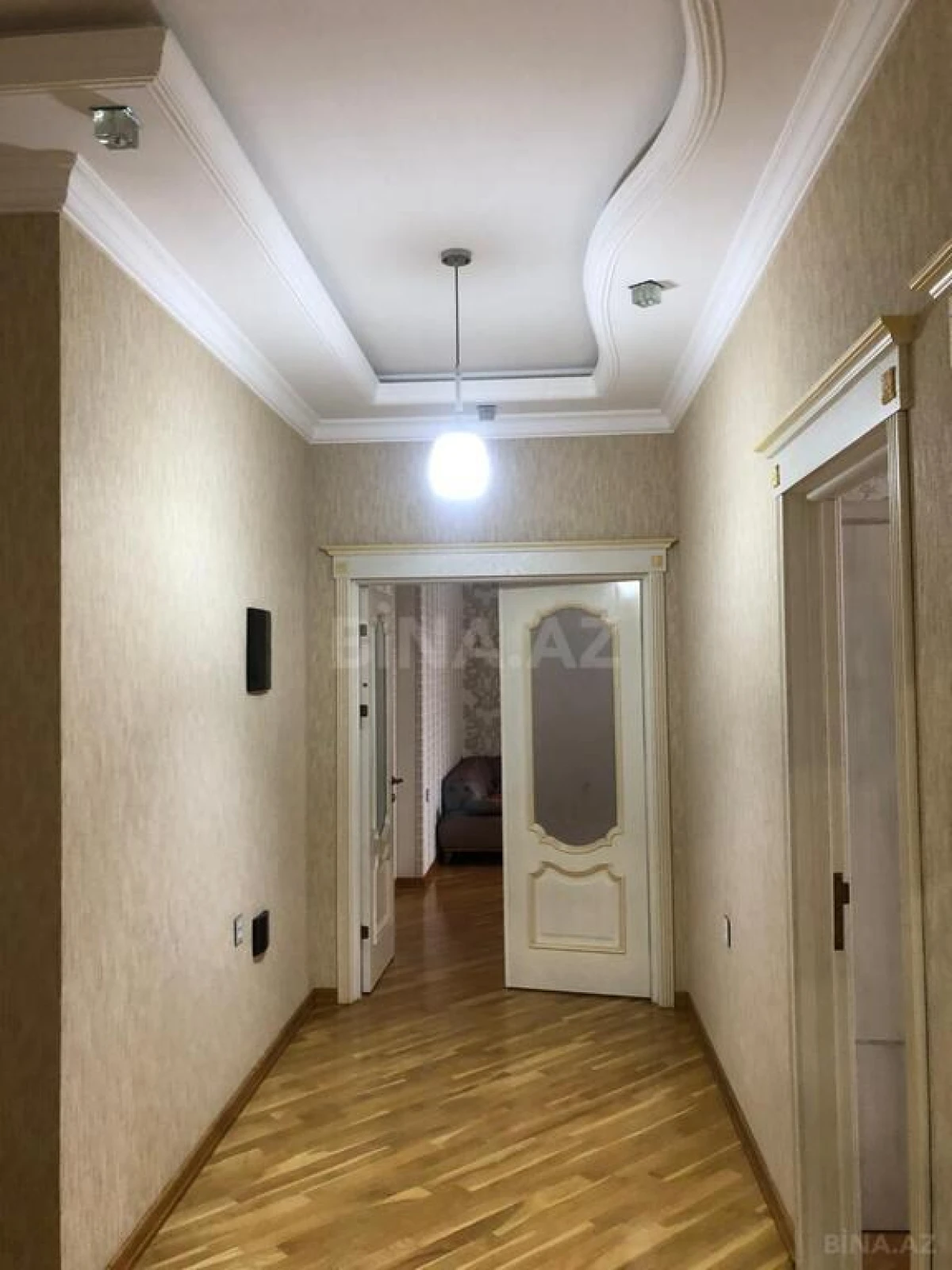 Satılır 5 otaqlı mənzil 180 m²