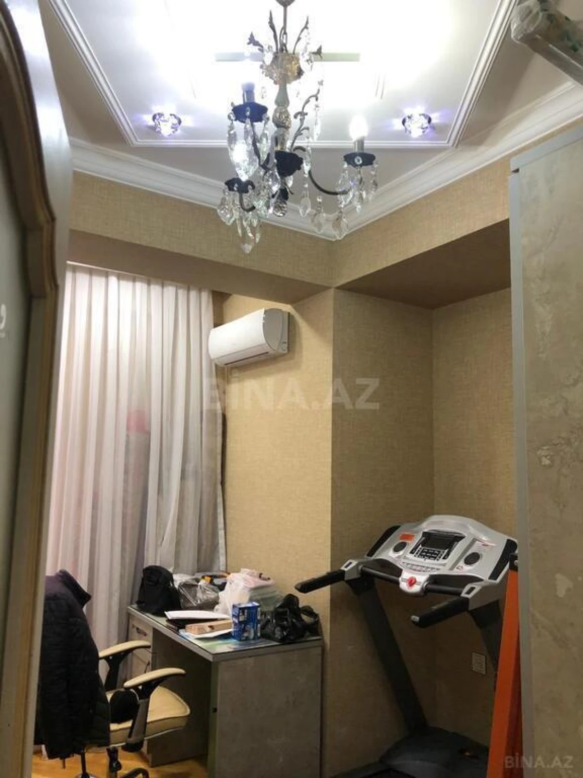 Satılır 5 otaqlı mənzil 180 m²