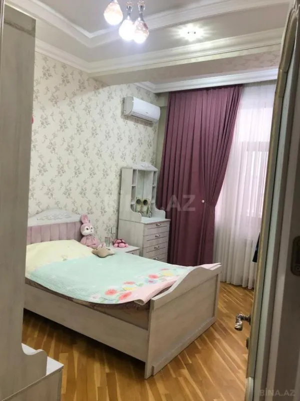 Satılır 5 otaqlı mənzil 180 m²