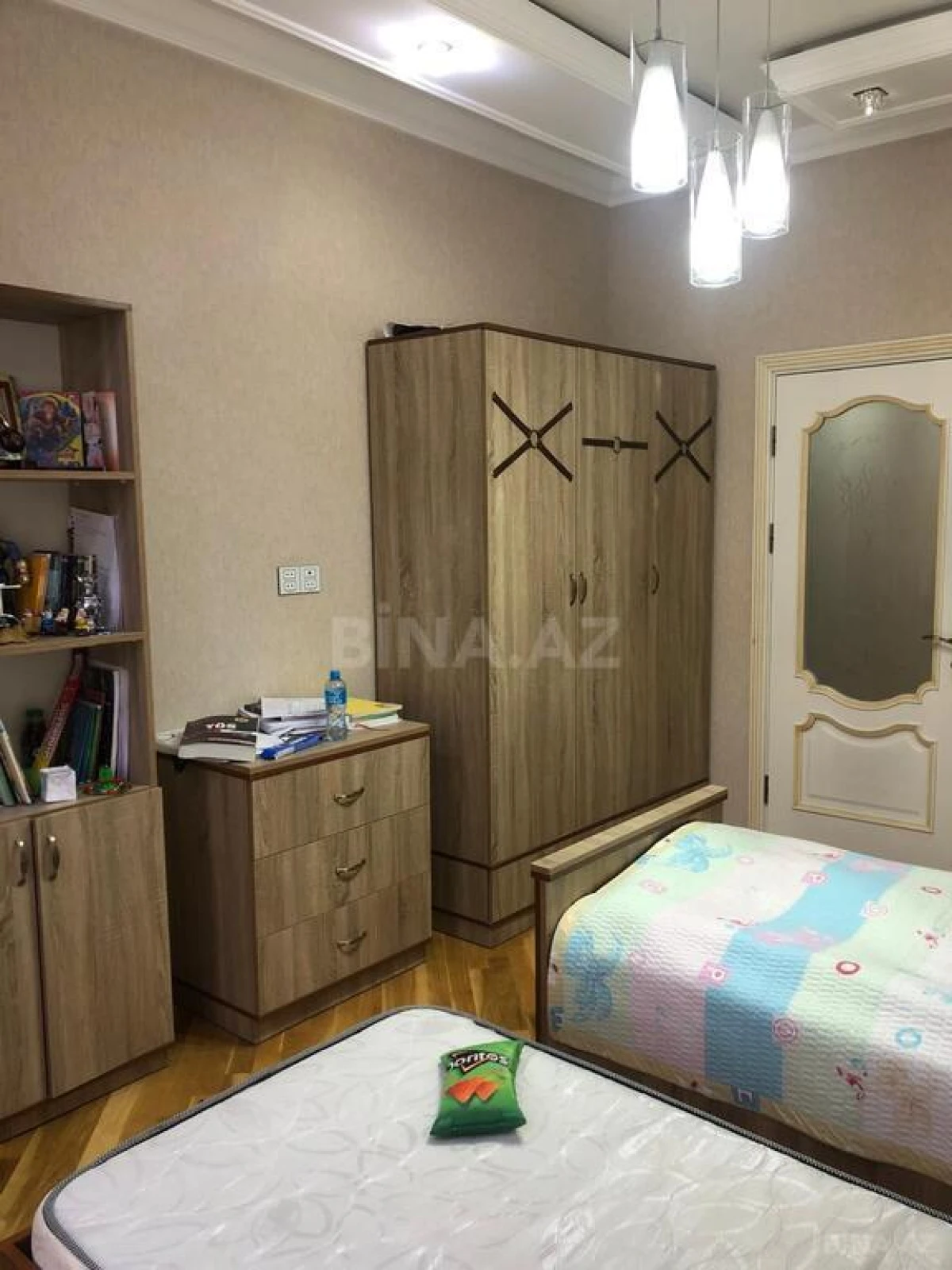 Satılır 5 otaqlı mənzil 180 m²