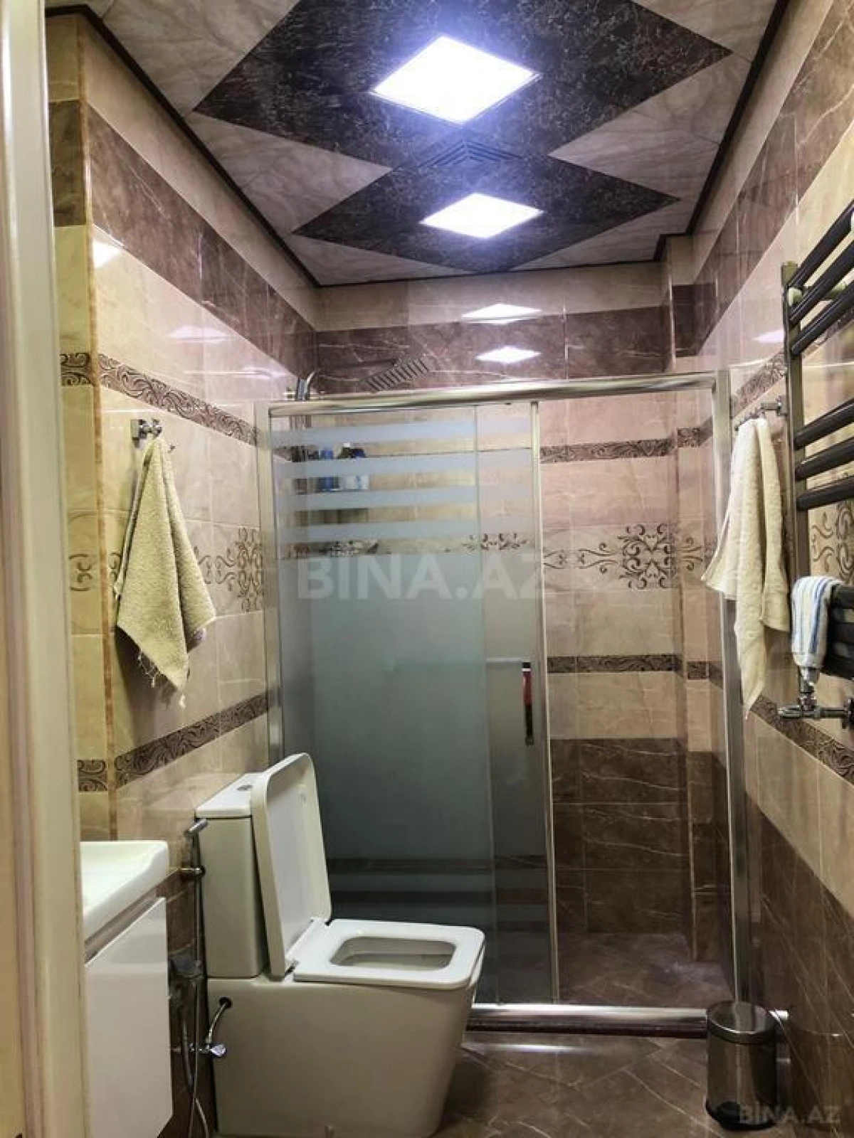 Satılır 5 otaqlı mənzil 180 m²