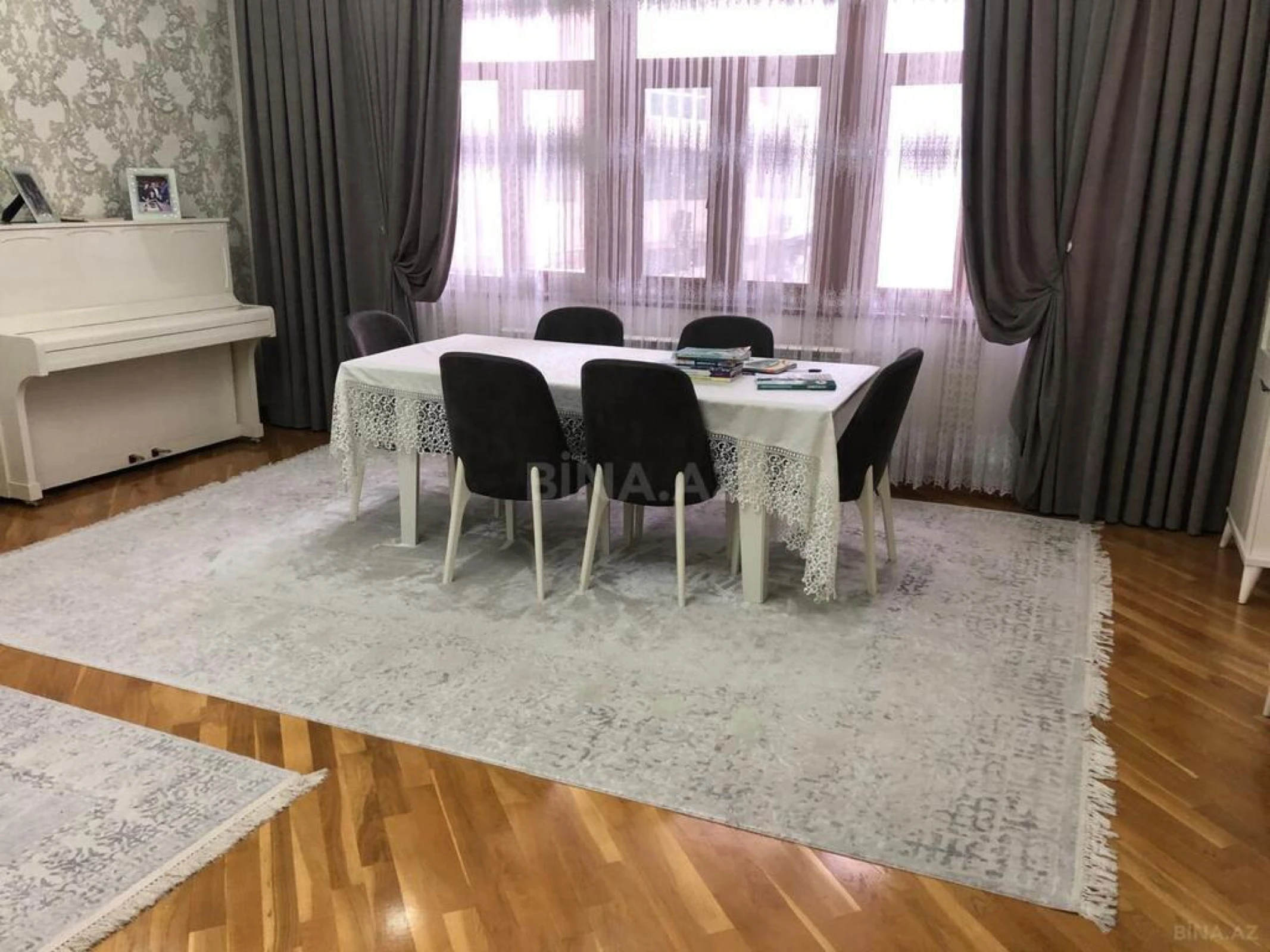 Satılır 5 otaqlı mənzil 180 m²