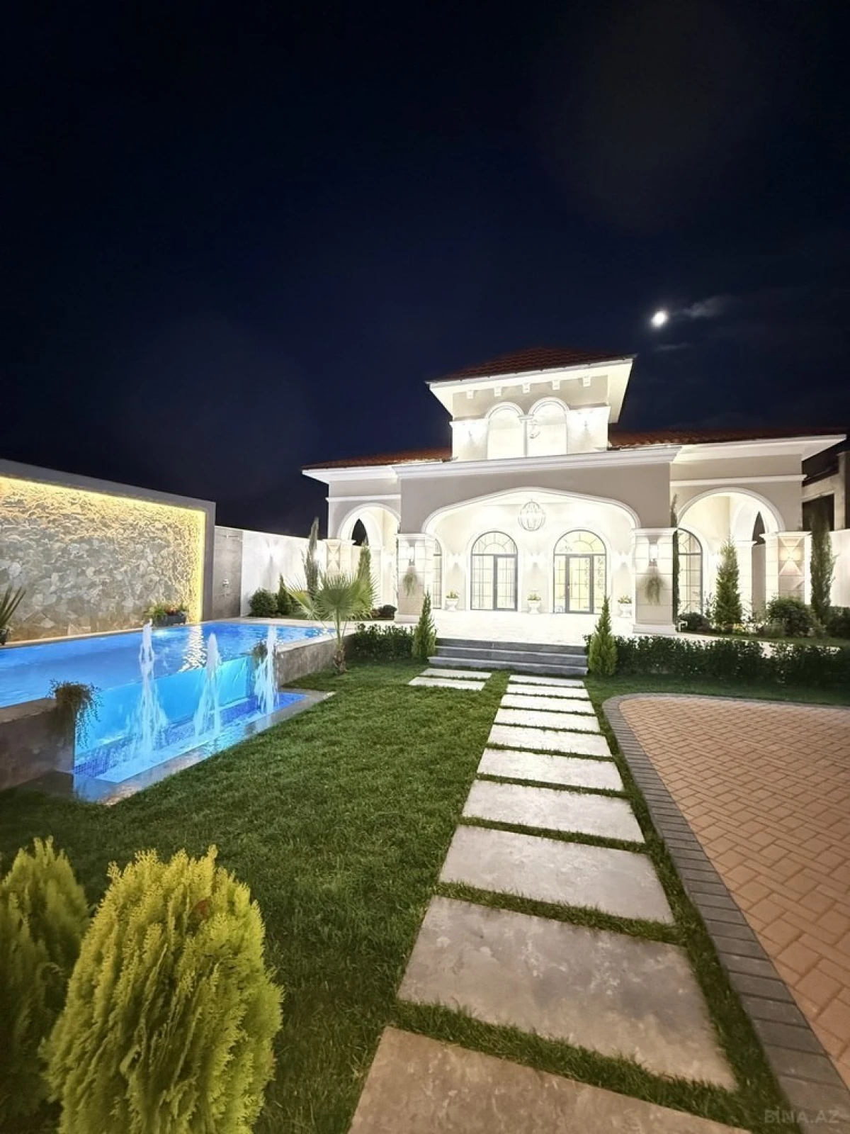 Satılır 4 otaqlı həyət evi 200 m²